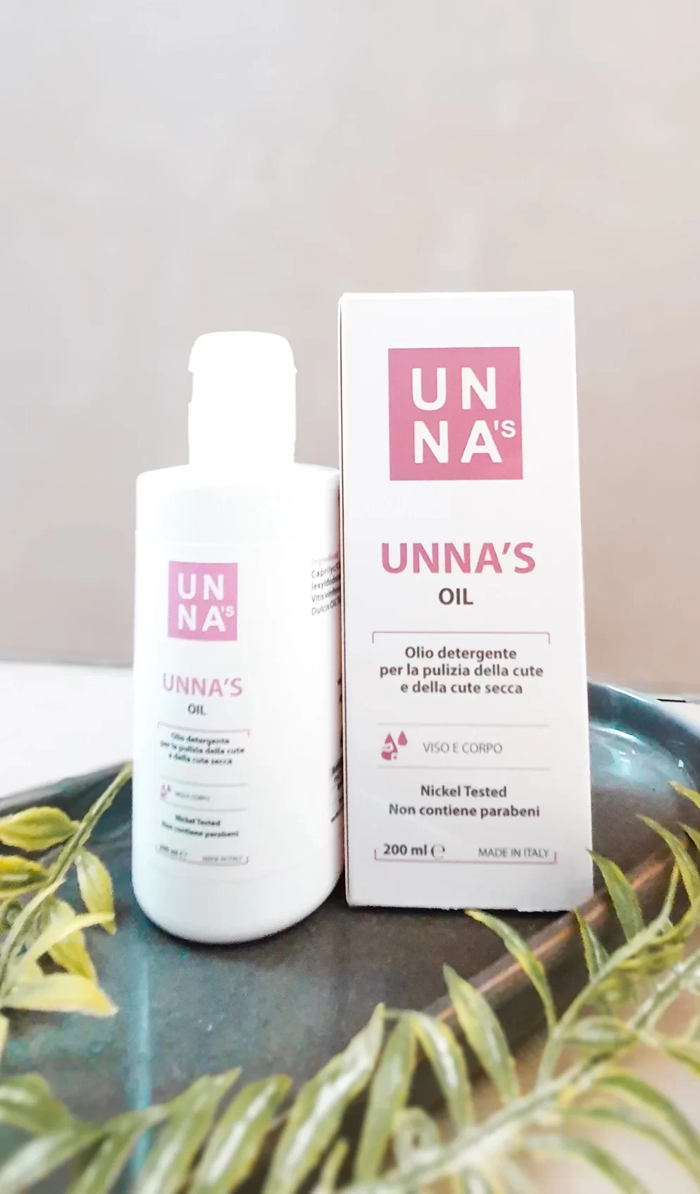 Immagine del Unna’s Oil con la sua confezione.